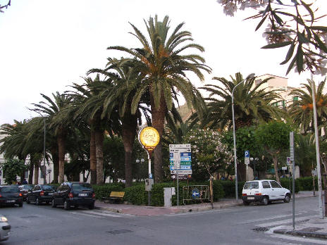 La graziosa villa Comunale situata nel centro della citt a Capo d'Orlando - Via Roma angolo Via Piave di fronte sede Municipale (Comune)