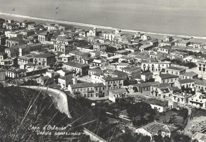 La vecchia citt di Capo d'Orlando (Sicilia - Messina) vista dall'alto. Una delle belle foto antiche della nostra bella cittadina siciliana