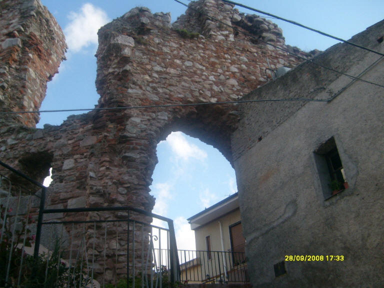 Una parte del Castello di San Marco d'Alunzio Sicilia
