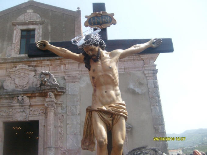 Ges Crocifisso nel corso di una festa di San Marco d'Alunzio