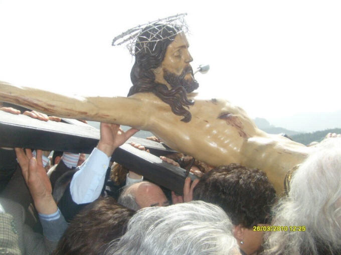 Festa di San Marco d'Alunzio - Gesu' in croce nel corso di un'antica festa cittadina
