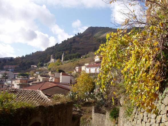 Ucria - Panorama parziale con Monte Castello