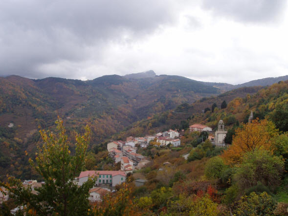 Ucria - Panorama parziale con Monte Cuculo