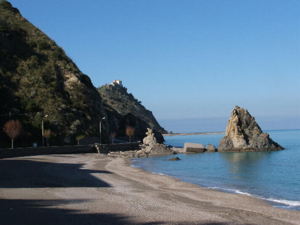 Spiaggia di San Gregorio a Km 6 dalla casa vacanza di Rocca di Capri Leone - Sicilia Cod. RC48