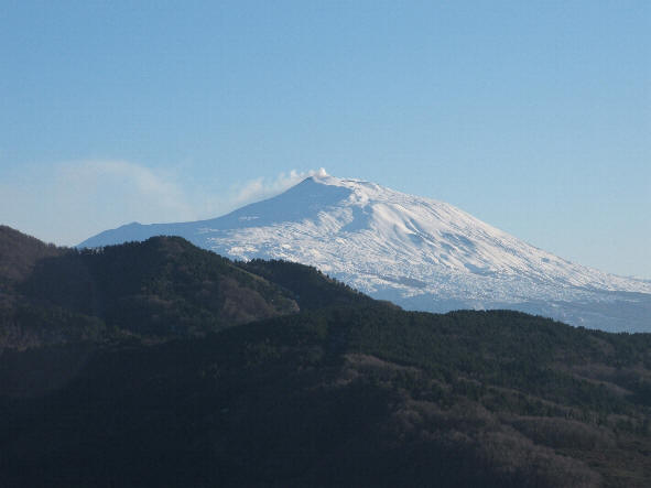 Etna. Il vulcano pi grande d'Europa situato in Sicilia nel territorio della provincia di Catania