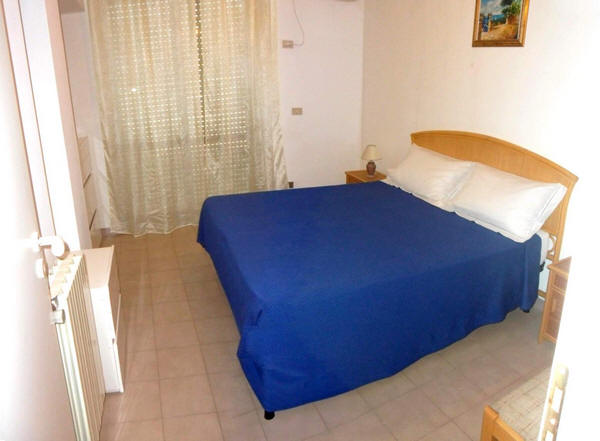 Brolo - Sicilia: Camera da letto n. 2 - Casa Vacanze in attico sul mare BR07