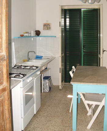 Angolo cucina della Casa Villa Vacanze di Militello Rosmarino MR01