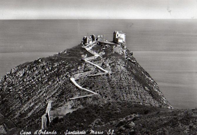 Superba veduta del Monte della Madonna e la sua chiesa in una bellissima foto d'epoca degli anni 60