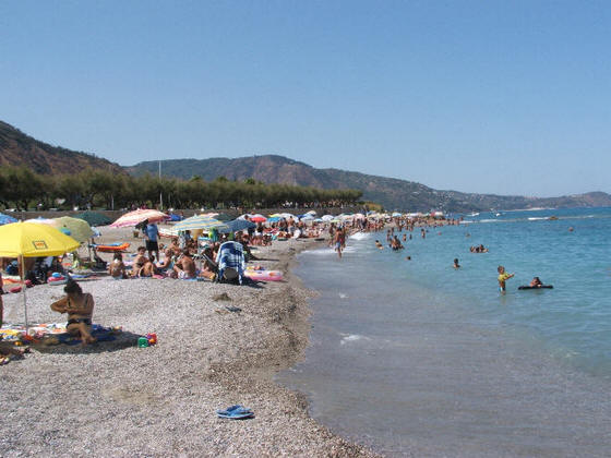 Brolo - Sicilia: Spiaggia di fronte alla casa vacanza BR07