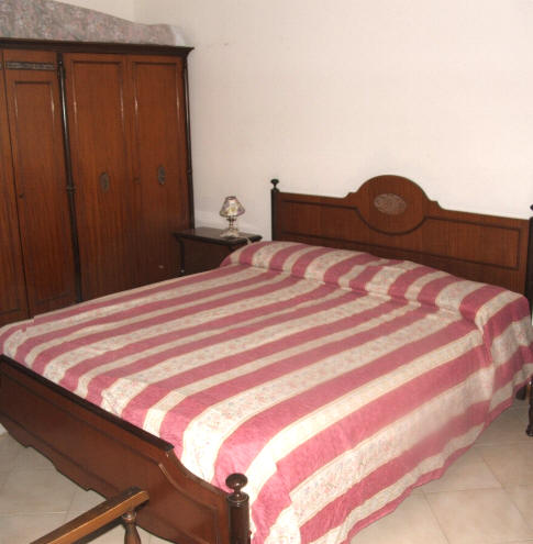 Camera da letto della casa vacanza in Sicilia a Capo d'Orlando CD04