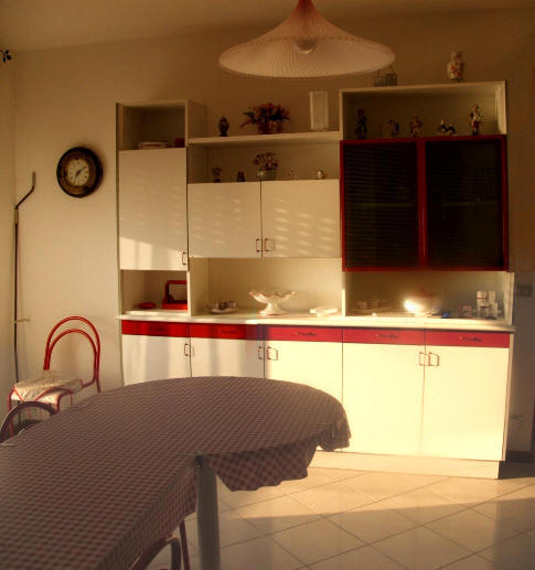 Foto 2 della Cucina della casa vacanza in Sicilia a Capo d'Orlando CD04