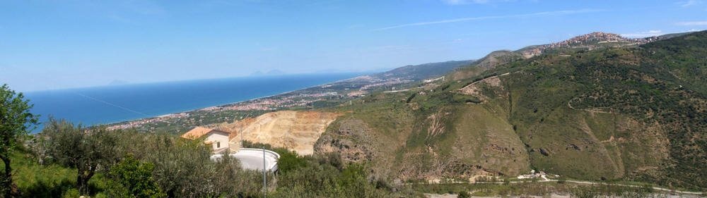 Panorama sulla strada per Militello Rosmarino nei pressi della Villa Vacanze MR01