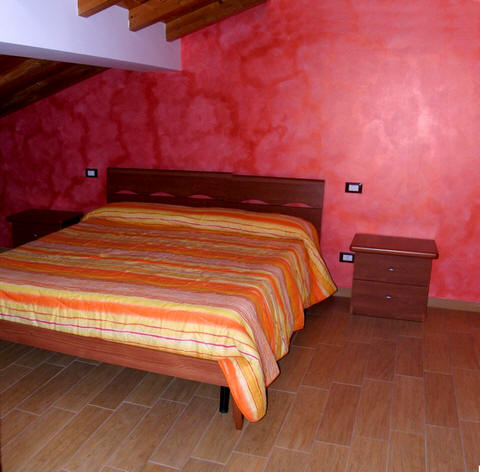 Foto 2 della camera da letto della Casa vacanza di Rocca di Capri Leone - Sicilia Cod. RC47