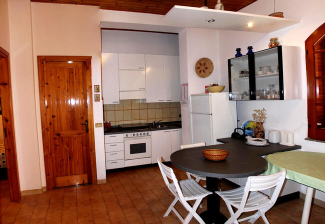 Caronia - Soggiorno con angolo cottura - Abitazione in residence sul mare vendita CA01VF